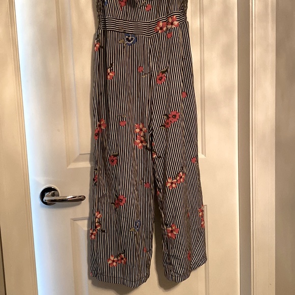 Cute 3/4 Pant Romper - Picture 3 of 4